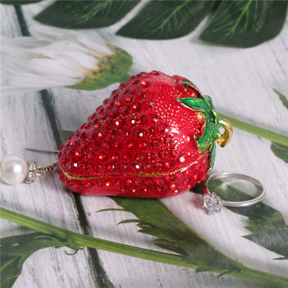 ☆ アクセサリーケース ジュエリーケース いちご型小物入れ 赤いストーン装飾 ☆ ☆ アクセサリーケース ジュエリーケース いちご型小物入れ 赤い